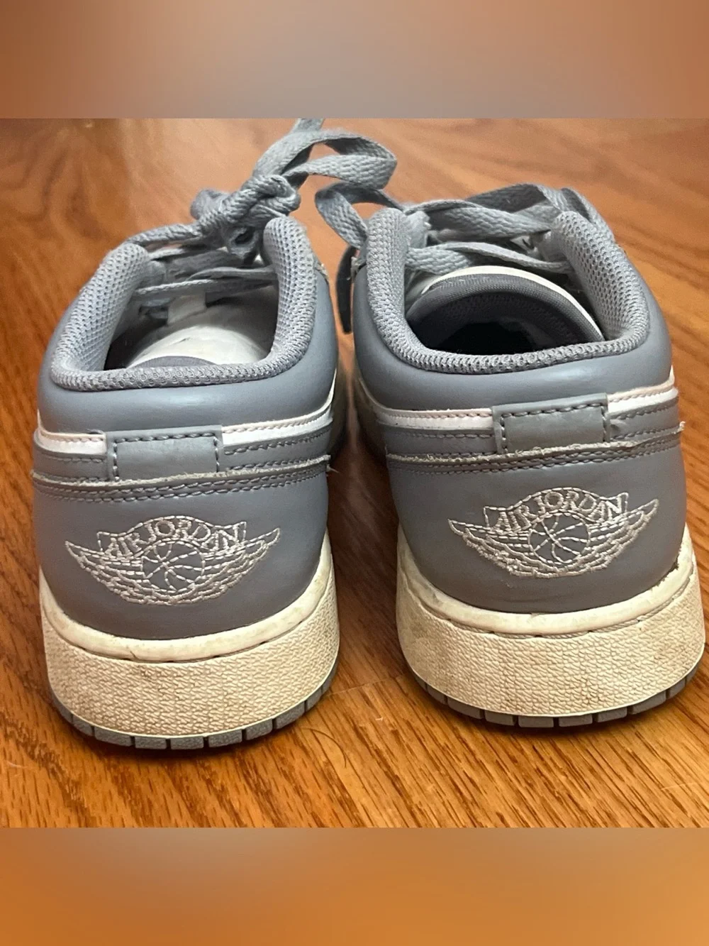 Nike Kids Low-Top Sneakers in Gray and White
